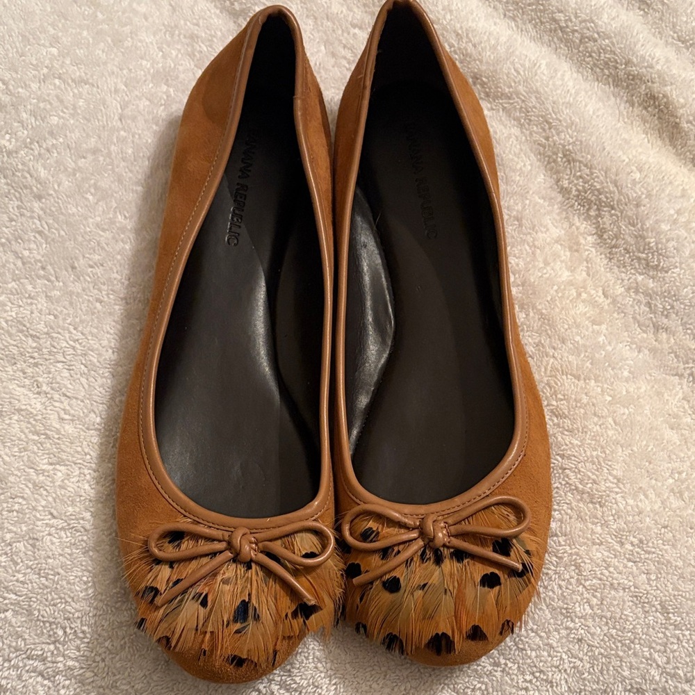 Banana Republic Tan Suede Ballerina Munich Flats Feather Bow Sz 8.5 NEW $110